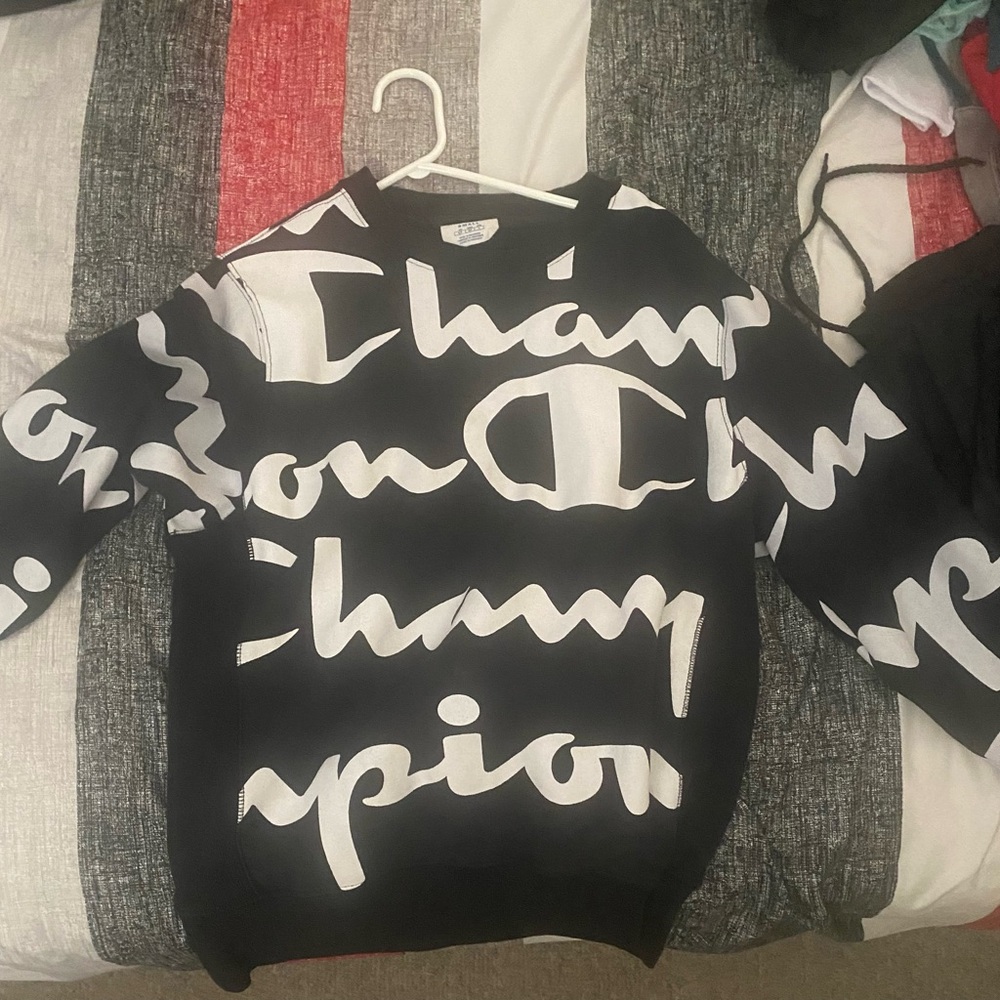 Champion Black and White Sweatshirt